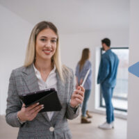 How to Create a Winning Real Estate Agent Resume and Cover Letter